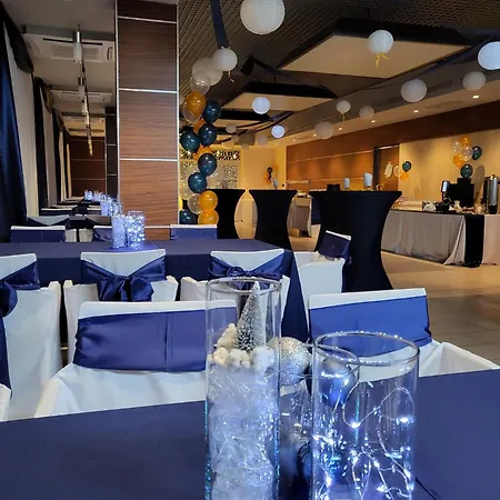 Kolna - Darmowy Parking, Basen W Cenie Hotel 3*