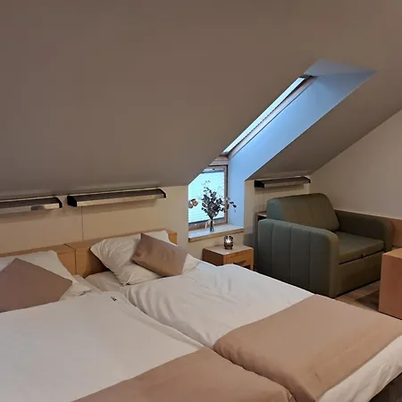 Kolna - Darmowy Parking, Basen W Cenie Hotel