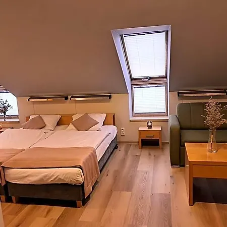 Kolna - Darmowy Parking, Basen W Cenie Hotell 3*