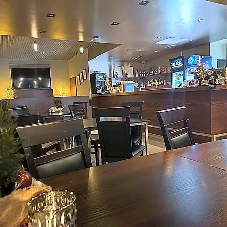 Kolna - Darmowy Parking, Basen W Cenie Szálloda 3*