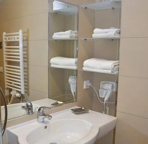 Kolna - Darmowy Parking, Basen W Cenie Hotel 3*