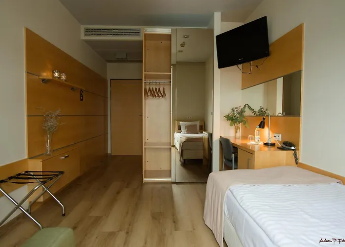 Hotel Kolna - Darmowy Parking, Basen W Cenie